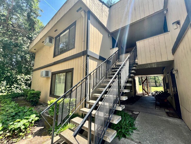 Building Photo - 6724 Plymouth Rd