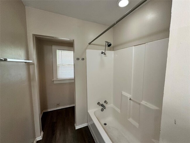 Building Photo - 746 S Jenkins Ave