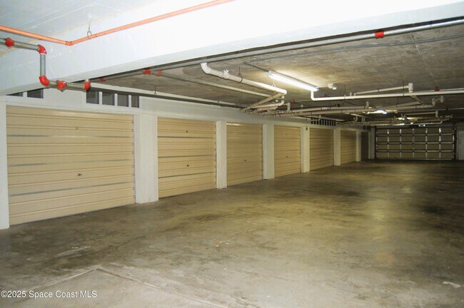 Building Photo - 8700 Ridgewood Ave