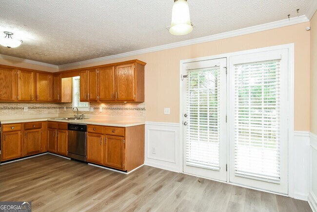 Building Photo - 411 Hillcrest Cmns