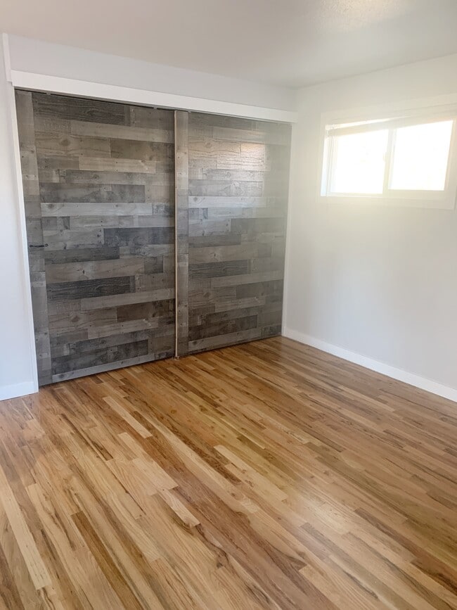 Building Photo - 2615 Meadowlark Ln