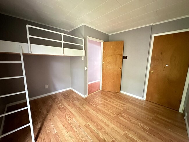 Building Photo - 213 Fletcher Ave