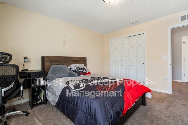 Building Photo - 2522 Lantana Ln