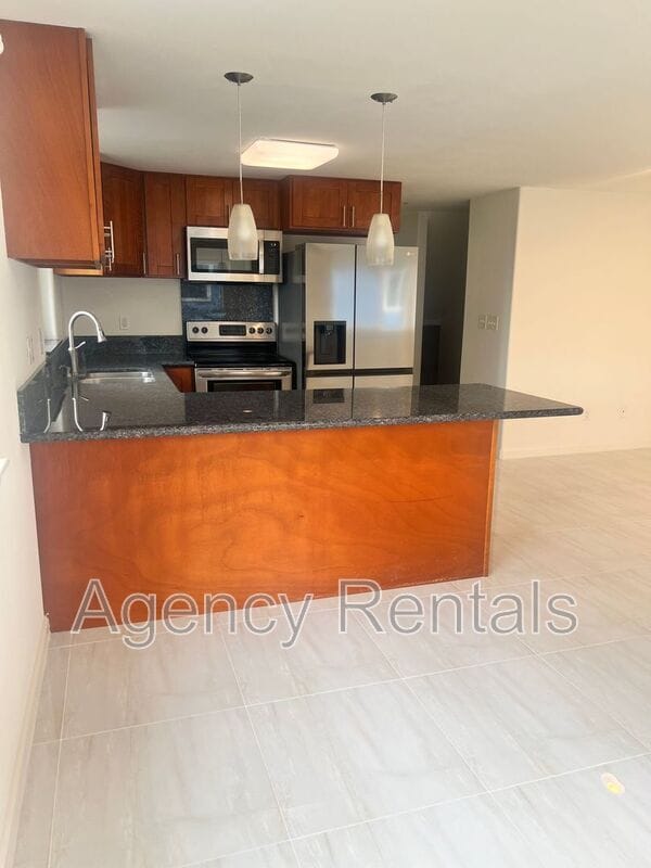 Building Photo - 948 Spencer St