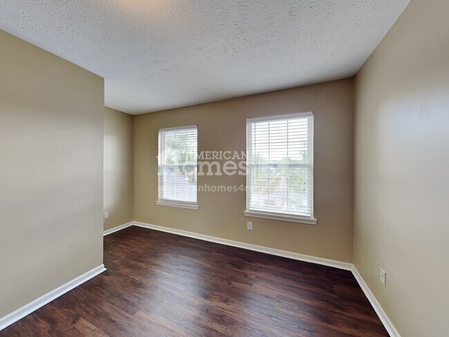 Building Photo - 720 Burr Oak Drive
