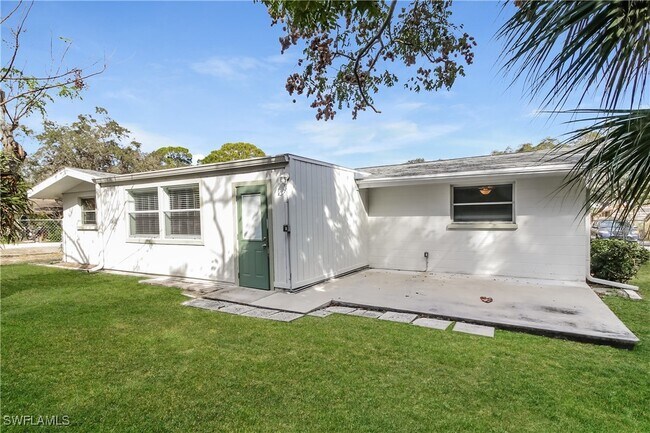 Building Photo - 1371 Poinciana Rd