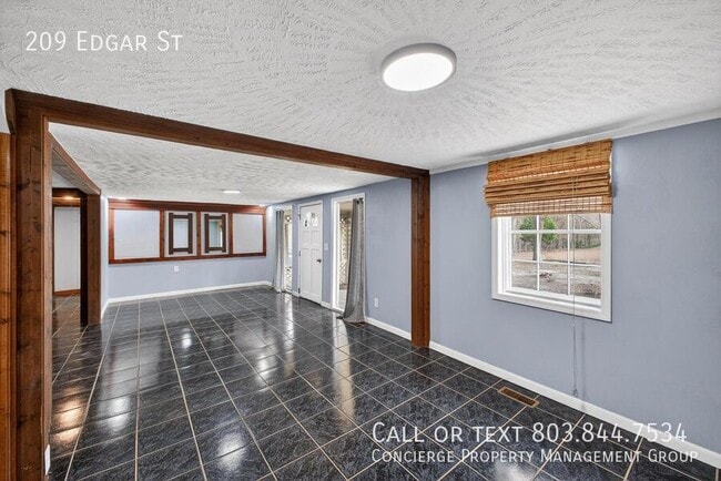 Building Photo - 209 Edgar St