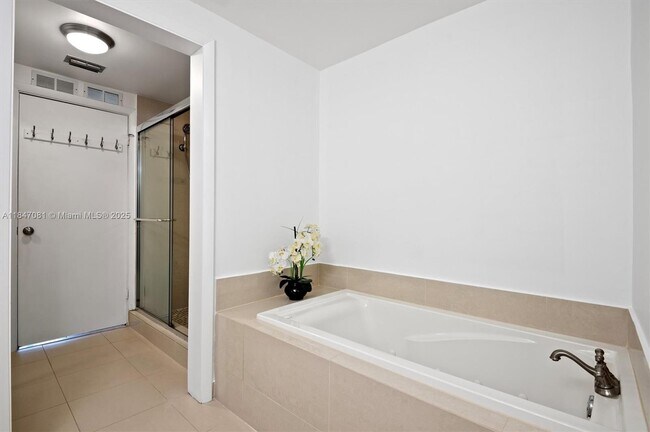 Building Photo - 4270 SW 70th Terrace