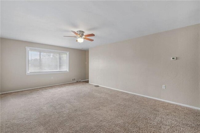 Building Photo - 2897 Leola Ave