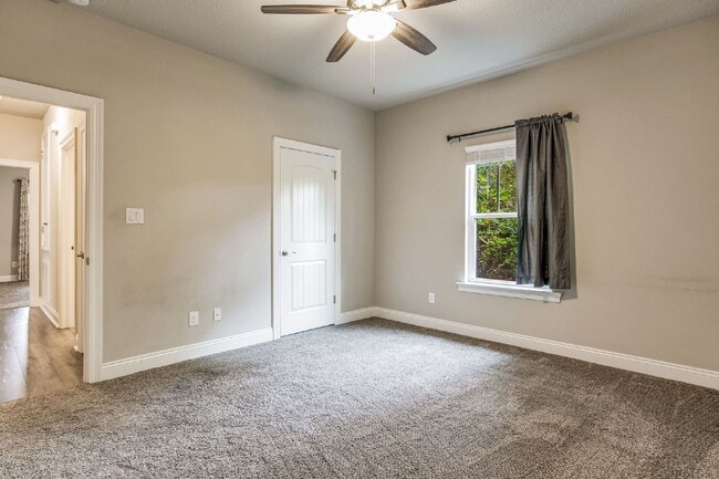 Building Photo - This beautifully maintained 3-bedroom, 2-bathroom residence offers the perfect blend of comfort, ...