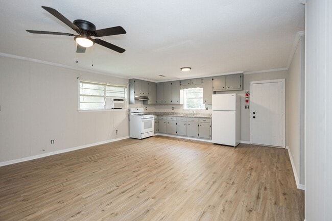 Building Photo - 1011 W Slaton Ave