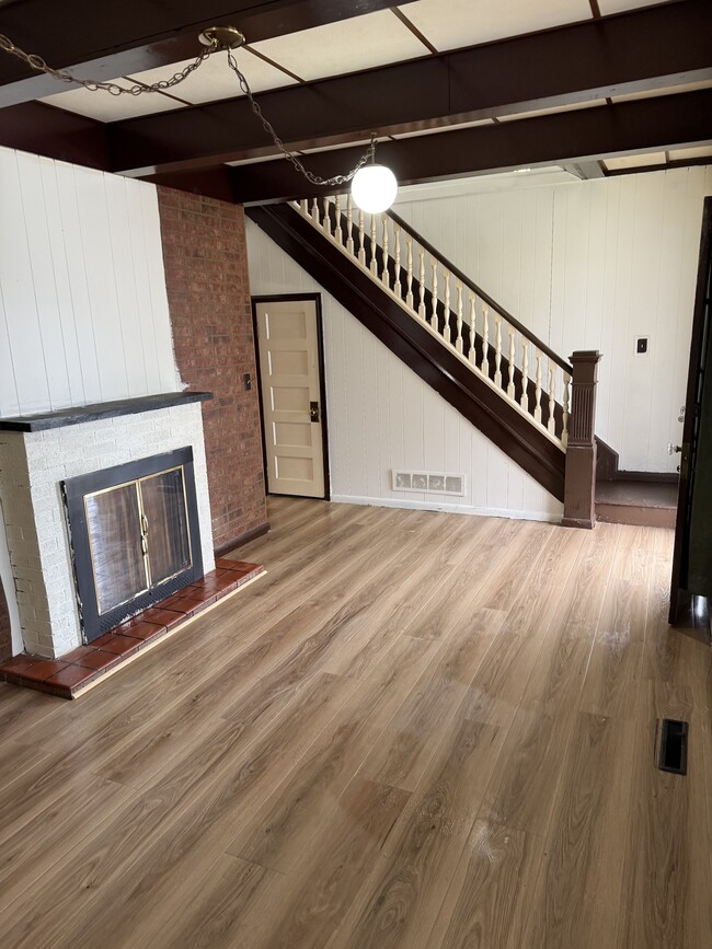 Building Photo - 355 Locust St