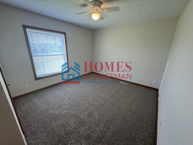 Building Photo - Three Bedroom Townhouse | Two Bath | Chandler