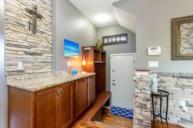 Building Photo - PRAIRIE TRAIL!! 4 Bed, 3.5 Bath Two-Story Home in Ankeny