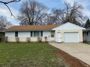 Building Photo - 914 Sommerville St S