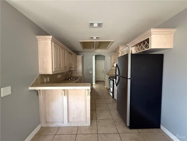 Building Photo - 2204 N 48th St