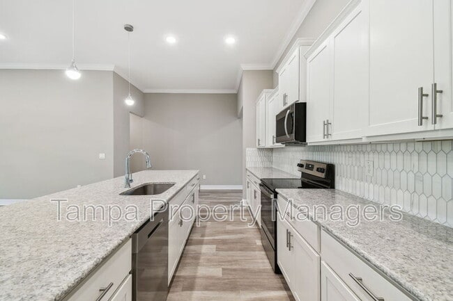 Building Photo - 10324 Crestview Heights Ave