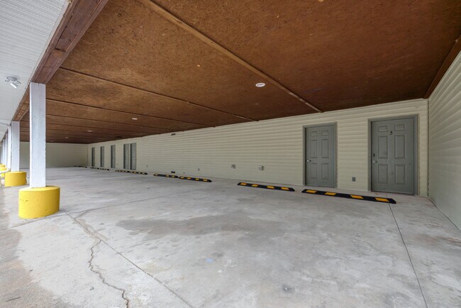 Building Photo - 5494 Saddle Club Rd