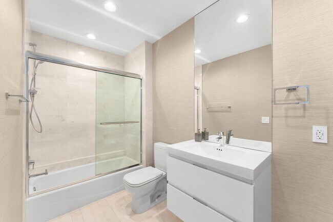 Building Photo - 17301 Biscayne Blvd