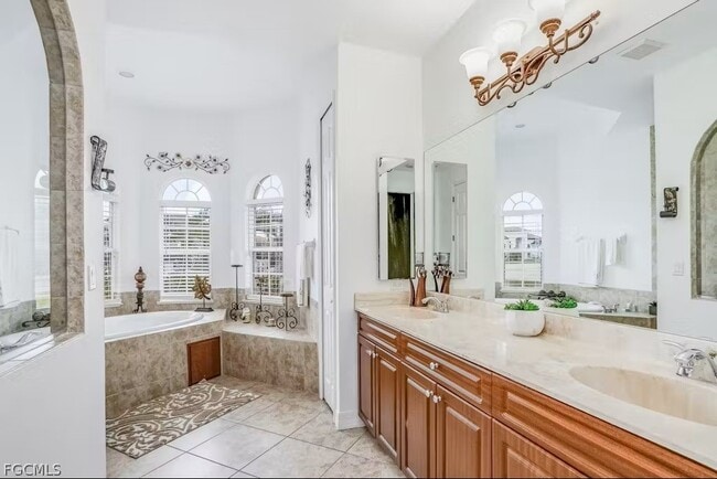 Building Photo - 4102 Oasis Blvd