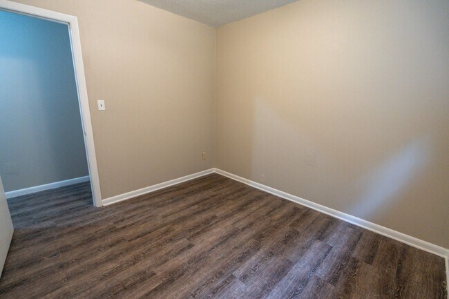 Building Photo - Cute 3 bed 2 bath on the SE side of Tallahassee