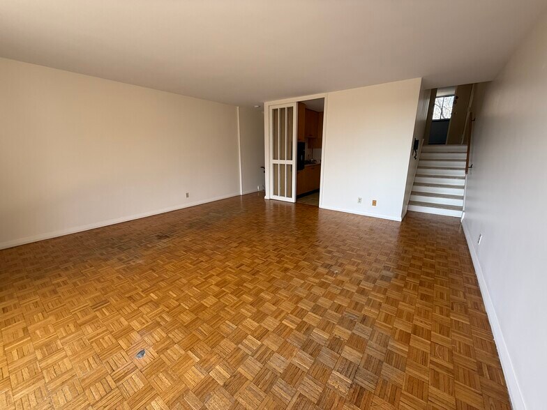 Building Photo - 165 Chiswick Rd