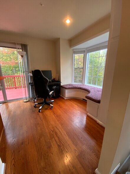 Building Photo - 13755 Lark Song Dr