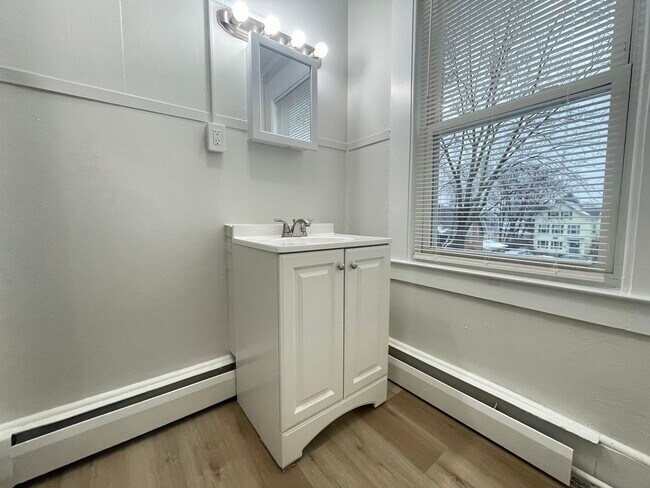 Building Photo - 51 Pennacook St