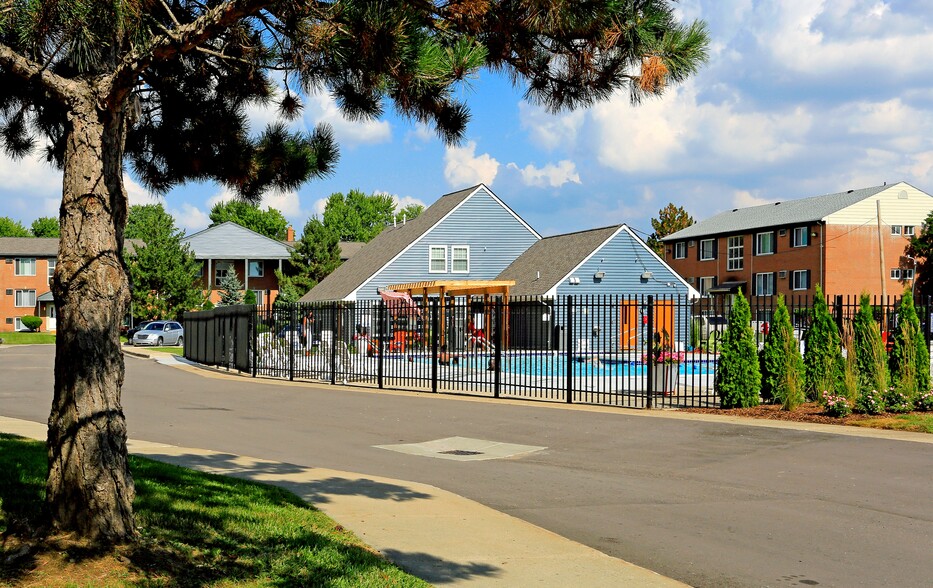 Building Photo - The Loop on Greenfield