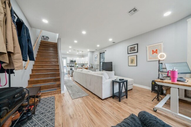 Building Photo - 318 2nd St