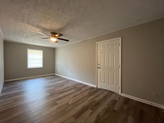 Building Photo - 2300 Welch Dr