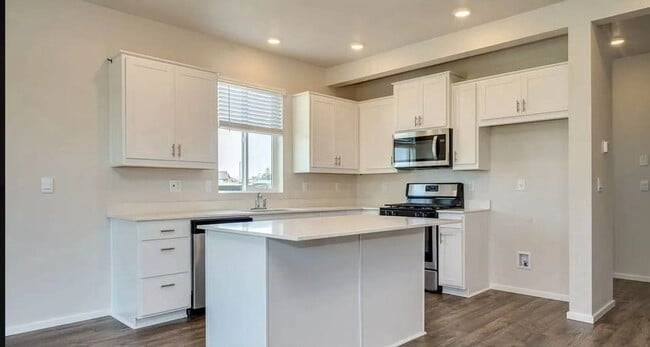 Building Photo - Brand new home