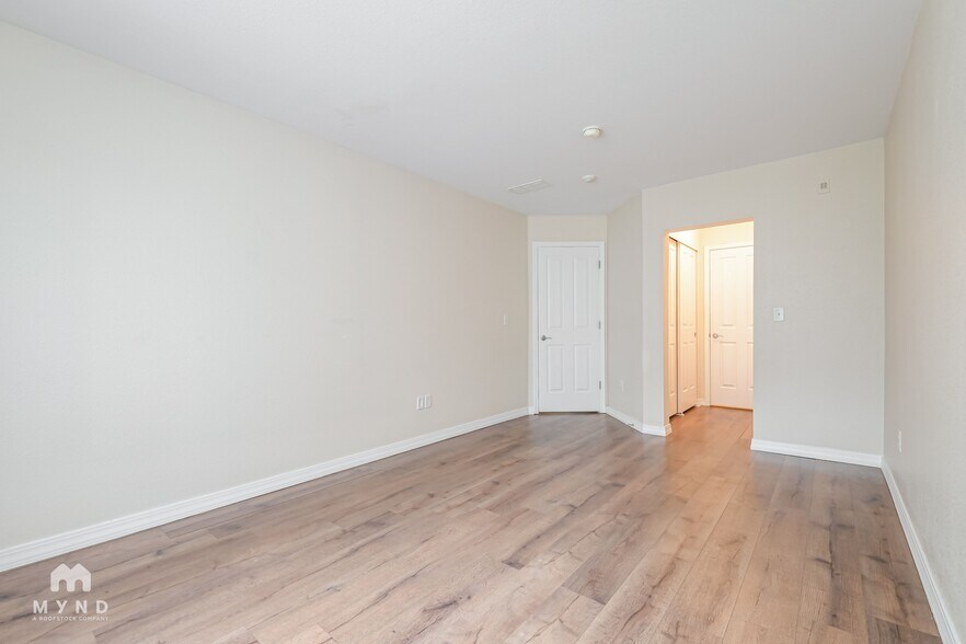 Building Photo - 805 Summer Hawk Dr