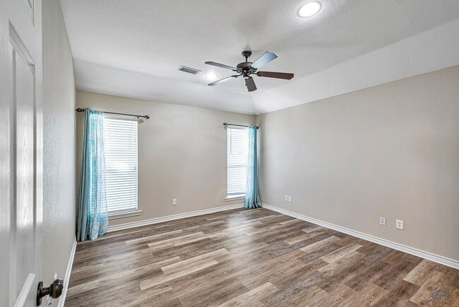 Building Photo - 5409 San Saba Ct