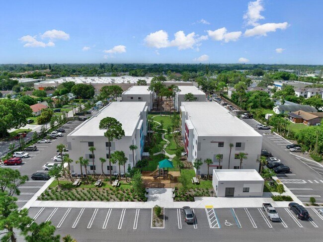 Building Photo - 4250 Lakewood Rd