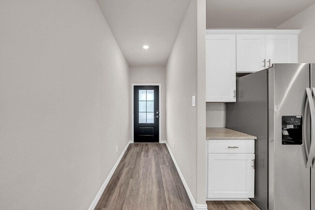Building Photo - 417 Martell Rd