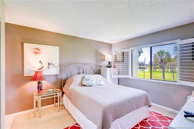 Building Photo - 5564 NE Gulfstream Way