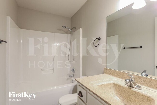 Building Photo - 803 E 13th Terrace