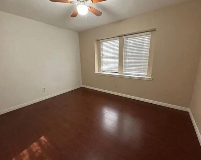 Building Photo - 1575 Longfellow Dr