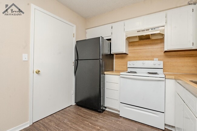 Building Photo - 1215 N Pacific Ave