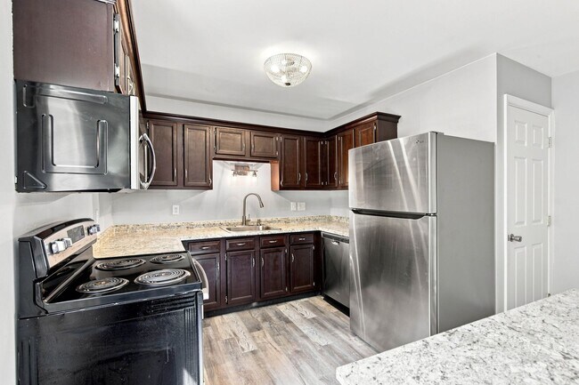 Building Photo - 1008 Cloverton Dr