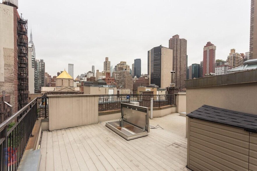 Primary Photo - 330 E 35th St