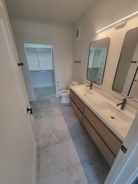 Building Photo - 302 W Liberty Dr