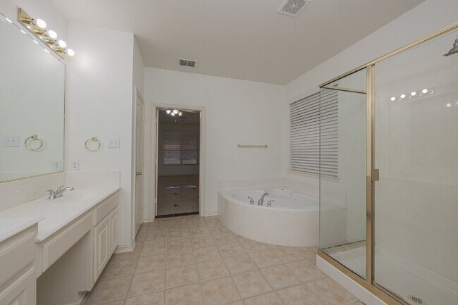 Building Photo - Spacious 4-Bedroom Home with Large Backyard in Rowlett