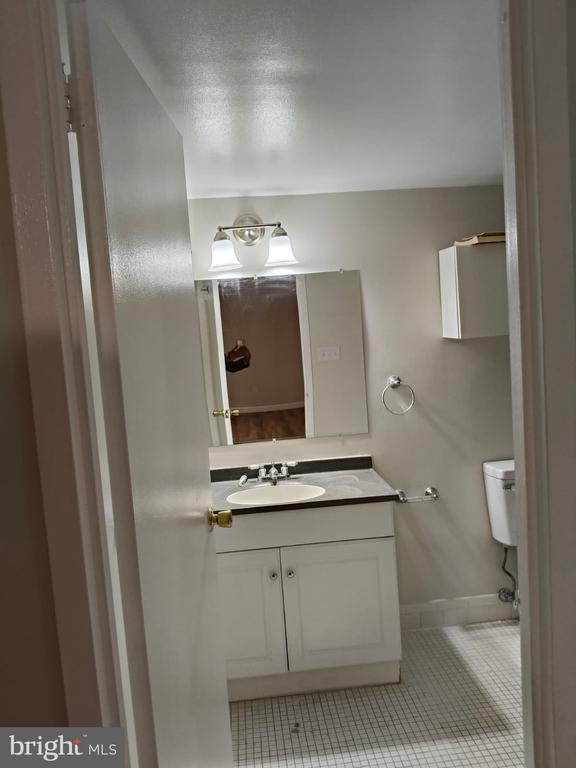 Building Photo - 423 Christopher Ave