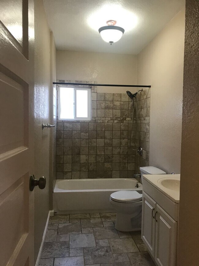 Building Photo - 01623