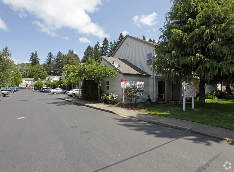 Building Photo - Wolf Ridge