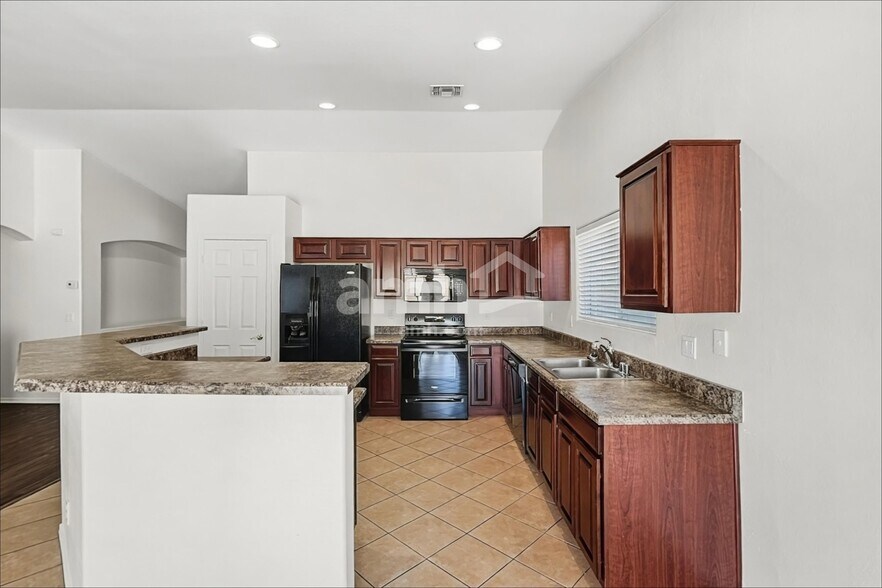 Building Photo - 16776 W Mesquite Dr