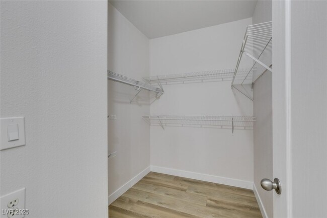 Building Photo - 5525 W Flamingo Rd