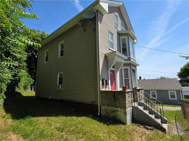 Building Photo - 216 Maplewood Ave